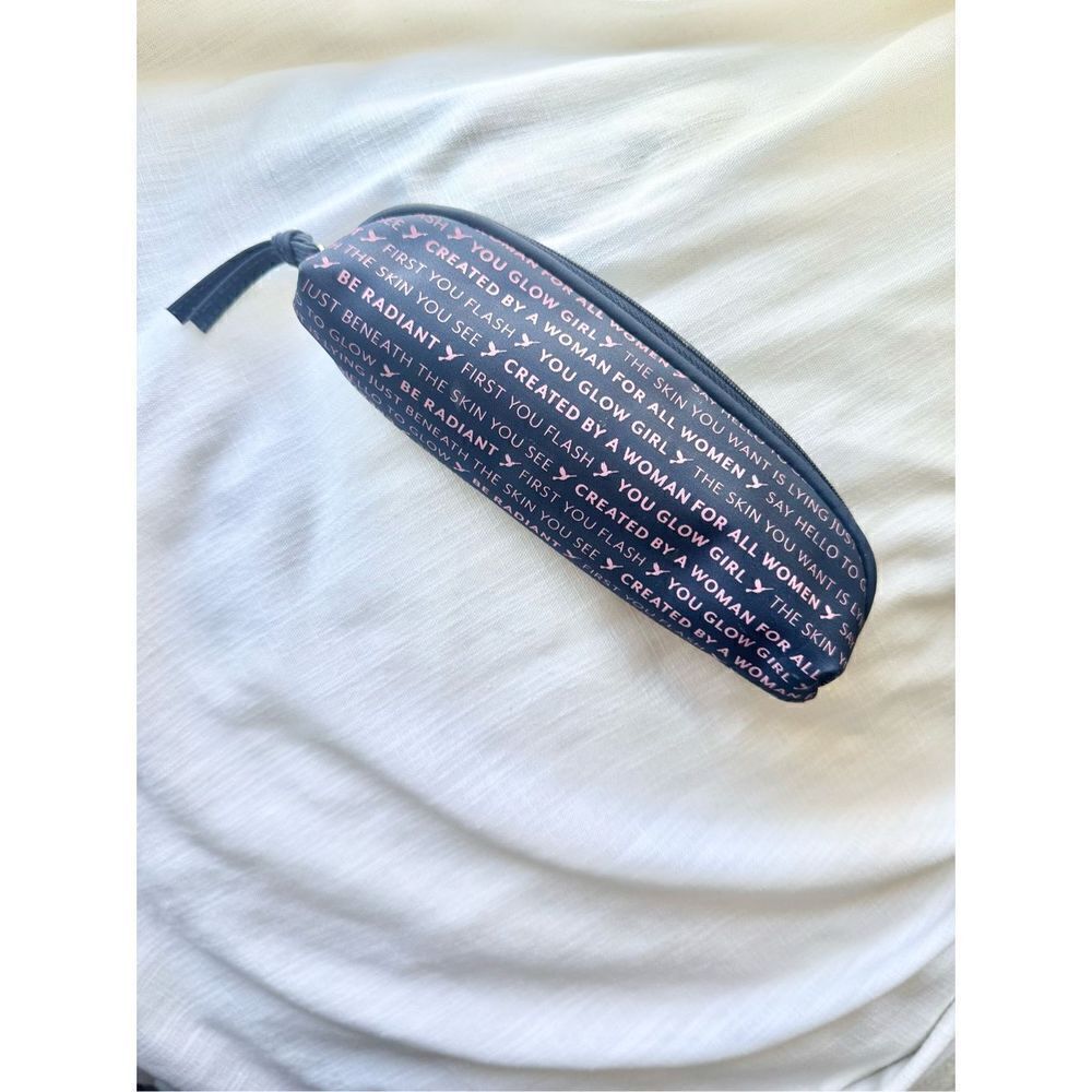Hummingbird Little make up bag with zipper close